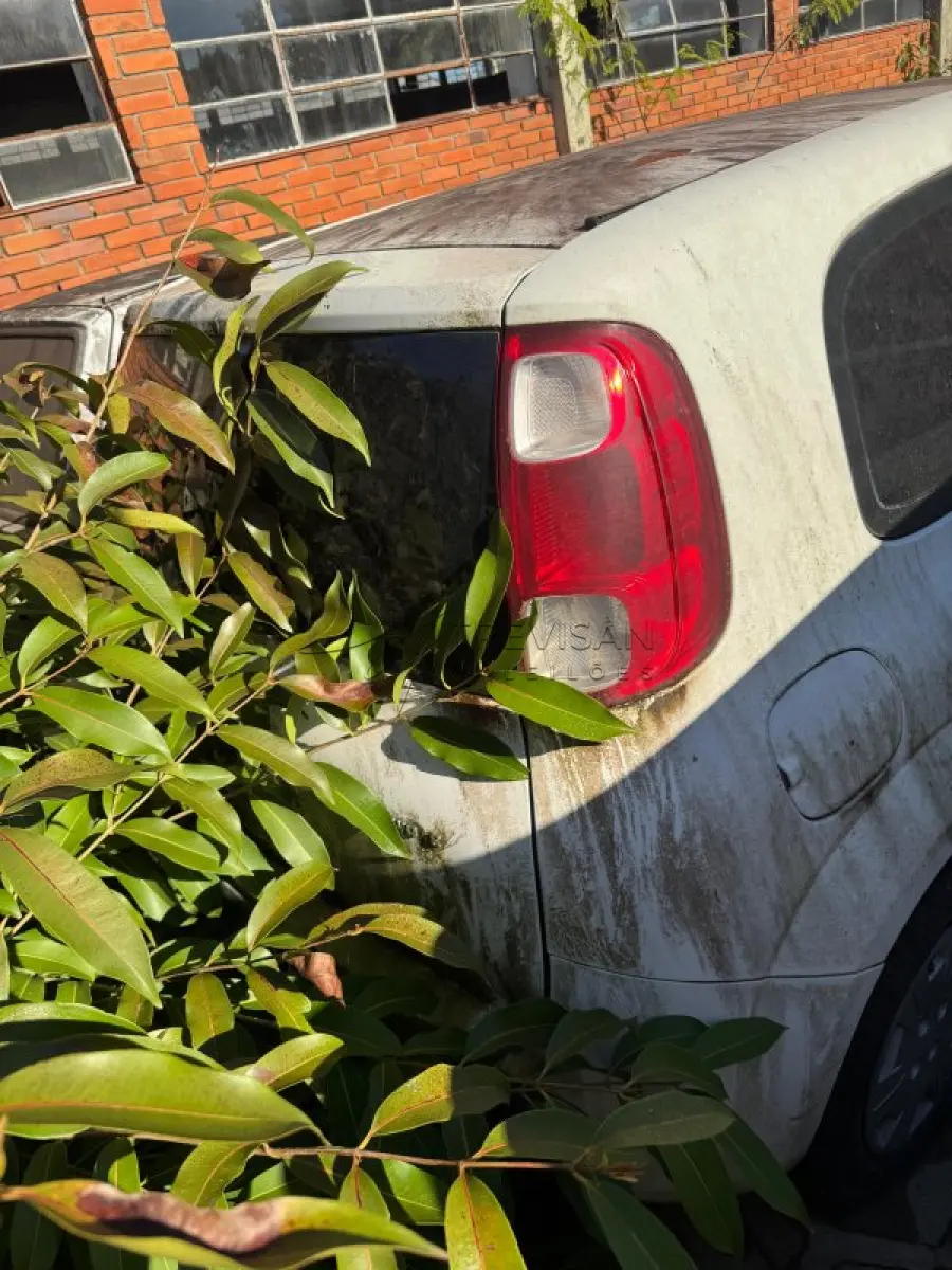 LOTE 001 - FIAT UNO VIVACE 1.0 FLEX, ANO 2014