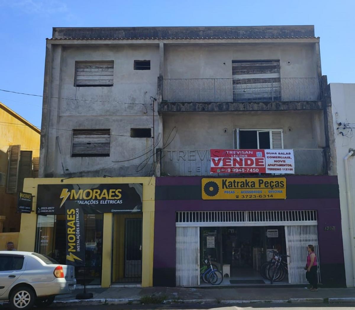 Excelente Investimento no centro da cidade - 2 pontos de comércio, 8 apartamentos inacabados. Terreno de quadra a quadra - Saldanha Marinho, Cachoeira do Sul - RS.