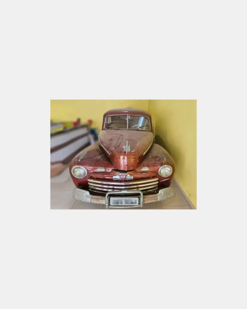LOTE 000 - IMP/FORD Coupê ano 1946, PLACAS IBV1946, cor predominante vermelho/bordô. RENAVAM: 00583441289 CHASSI:799A1441680