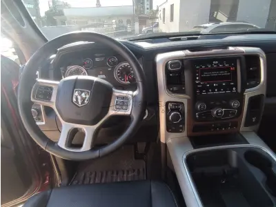 LOTE 001 - VEÍCULO I/RAM CLASSIC LARAMIE, ANO 2022, PLACAS JBQ1B79, COR VERMELHA - BLINDADO