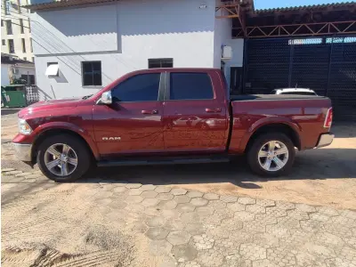 LOTE 001 - VEÍCULO I/RAM CLASSIC LARAMIE, ANO 2022, PLACAS JBQ1B79, COR VERMELHA - BLINDADO